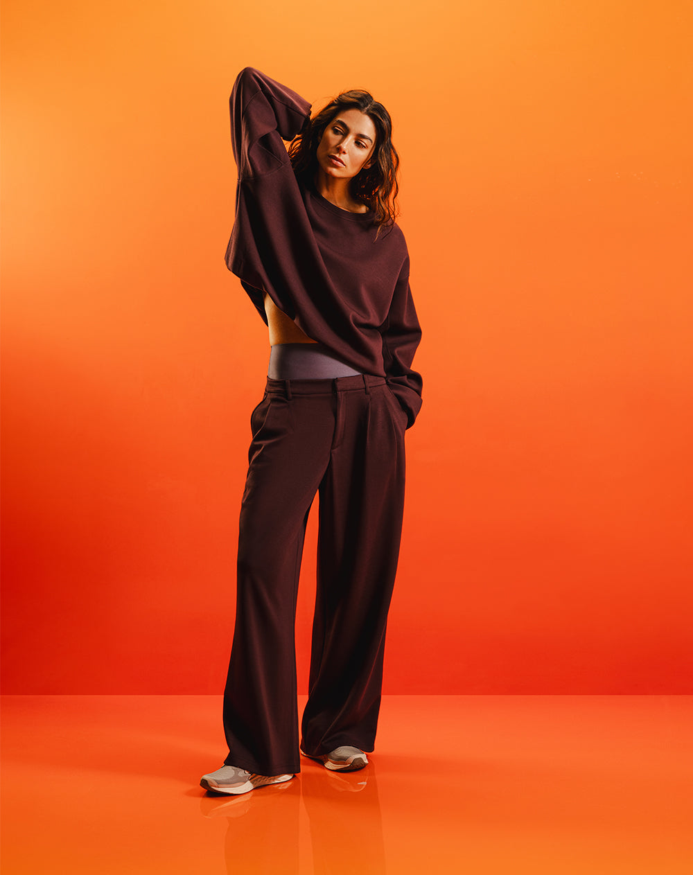 Pantalón confort wide leg tiro medio vinotinto mujer