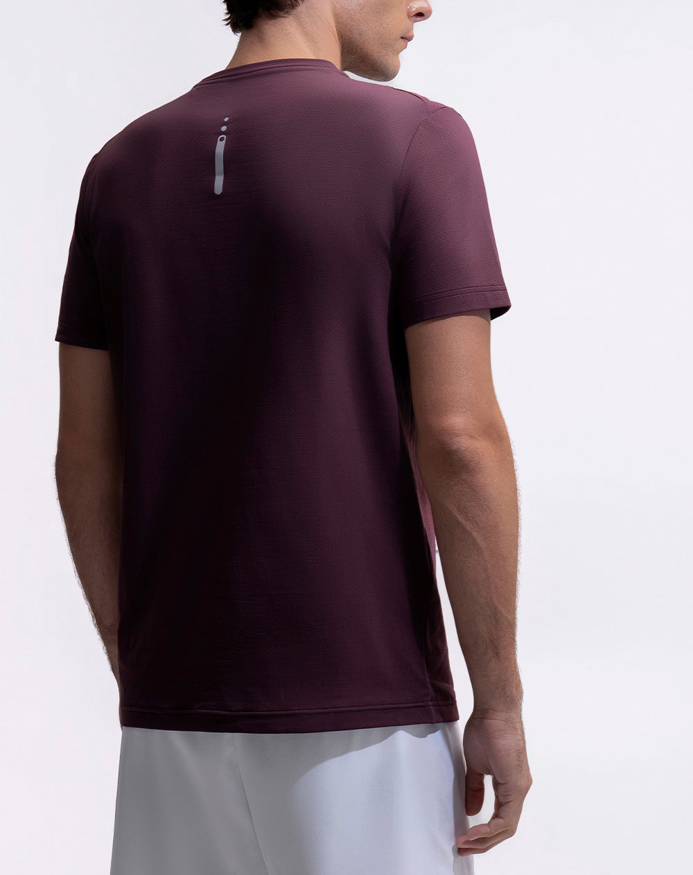 Camiseta deportiva control humedad vino tinto hombre