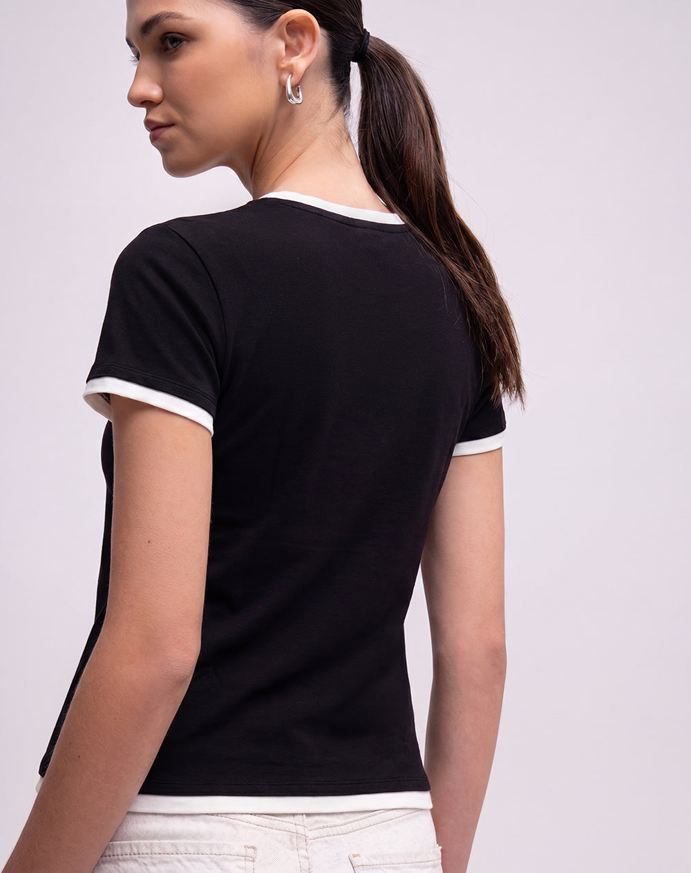 Camiseta slim fit manga corta negra