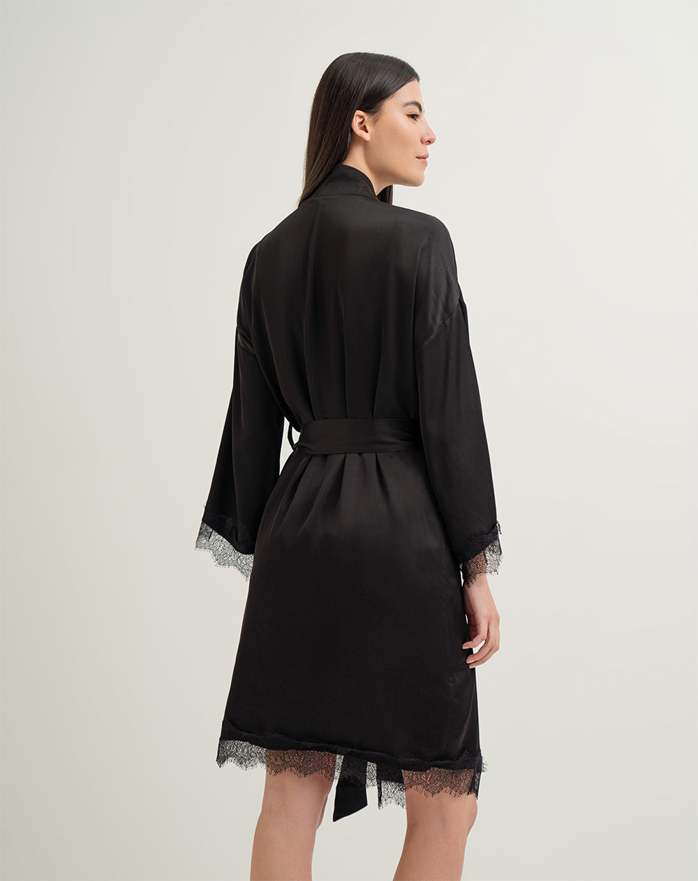 Bata levantadora mujer satín negro