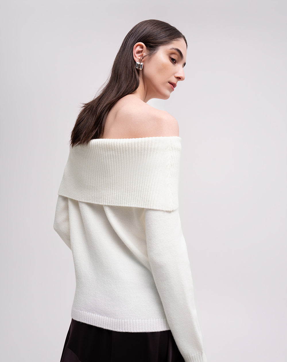Buzo slim tejido off shoulder avena mujer
