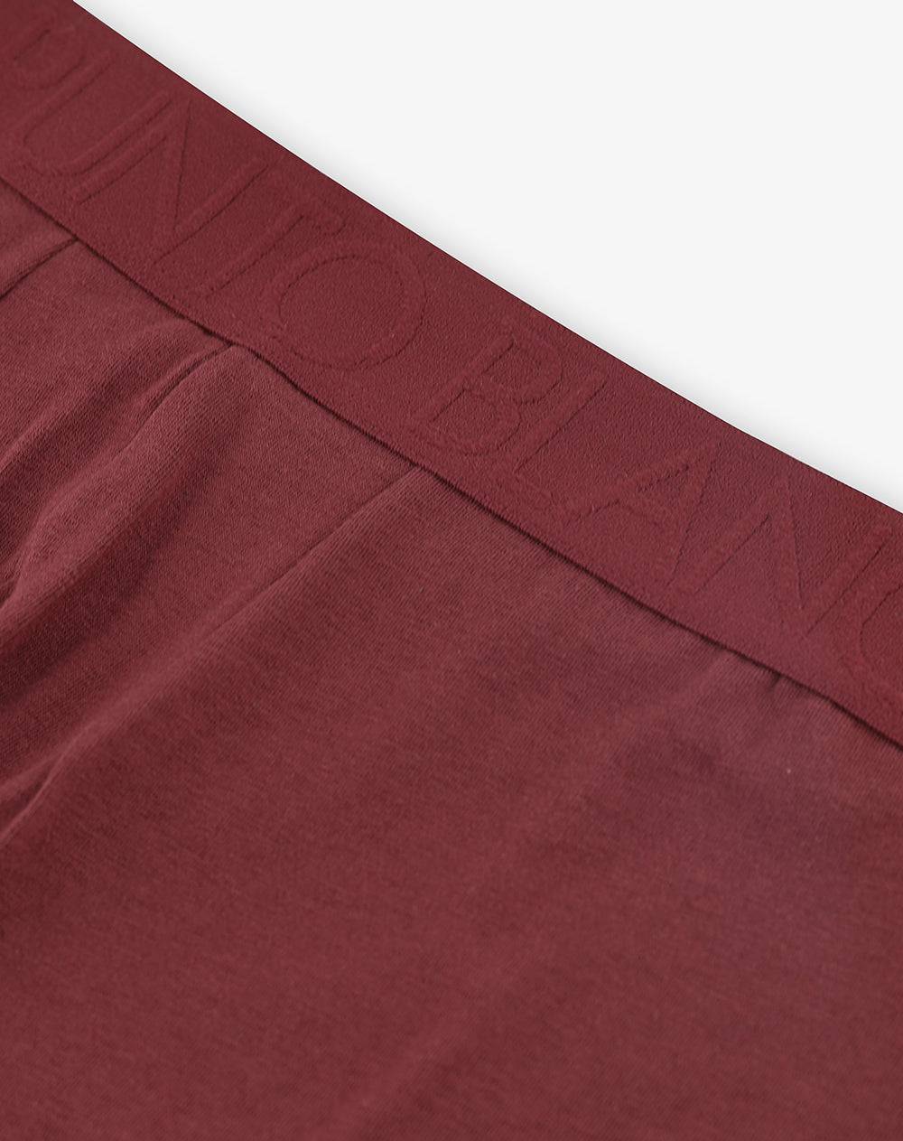 Bóxer medio vinotinto