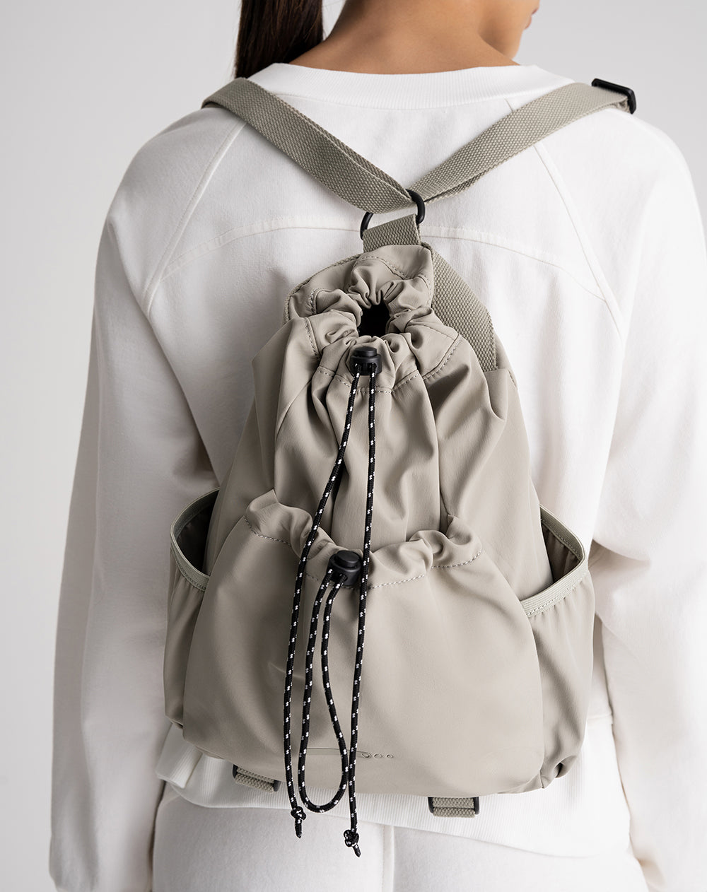 Morral cierre con cordón gris