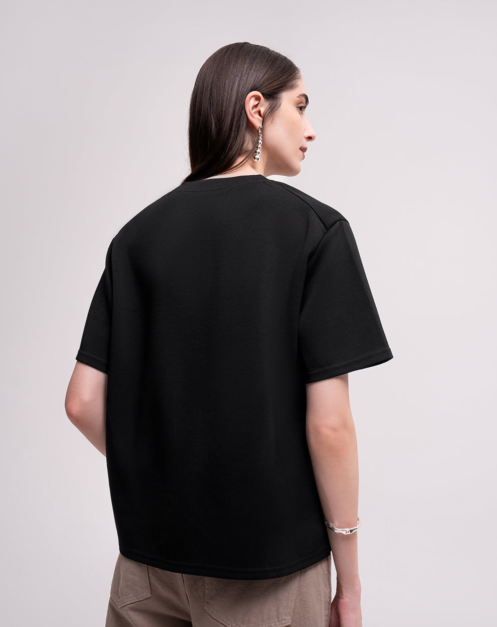 Camiseta confort regular tacto suave negra mujer