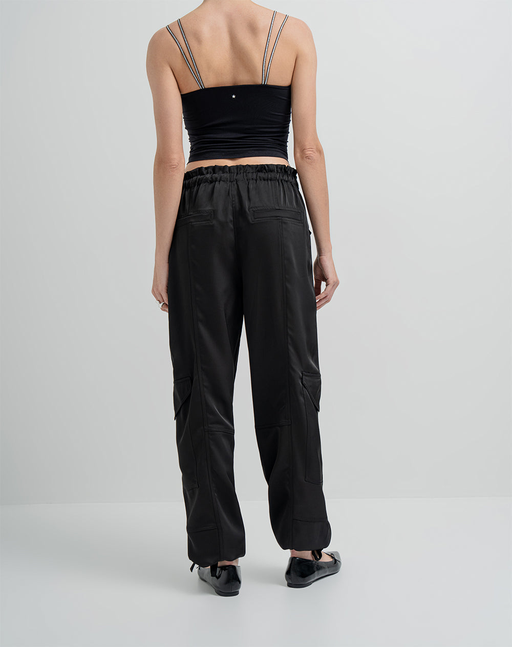 Pantalón parachute tiro alto negro mujer
