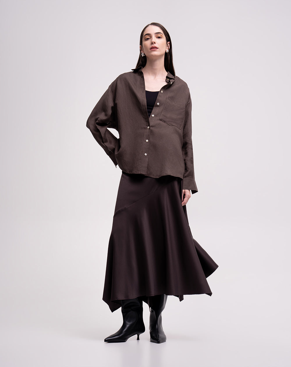 Falda midi tiro alto asimétrica vinotinto mujer