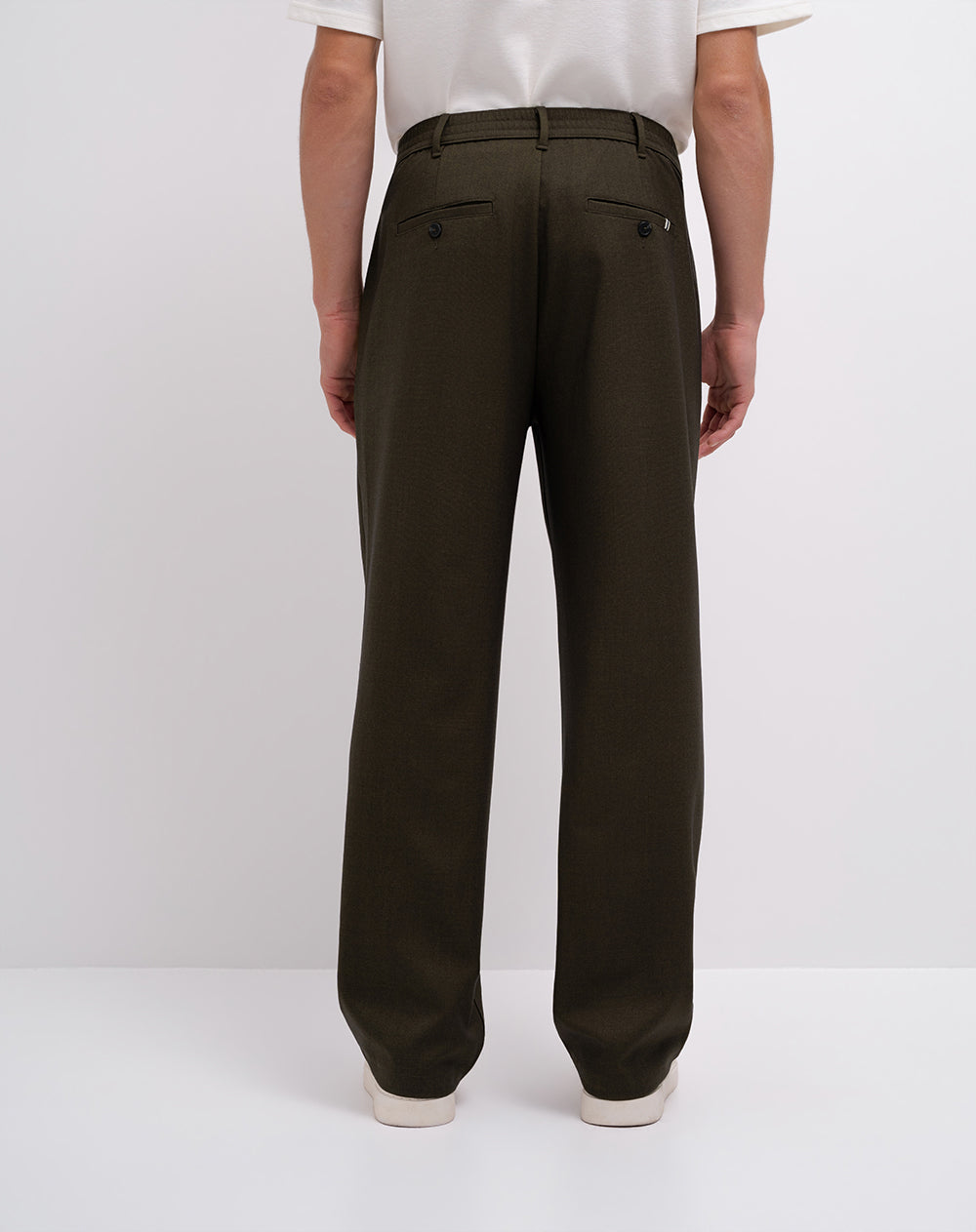Pantalón regular tipo sastre café hombre