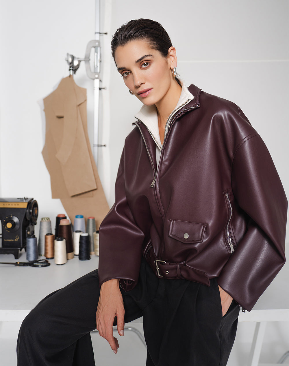 Chaqueta oversize tipo cuero vino tinto mujer