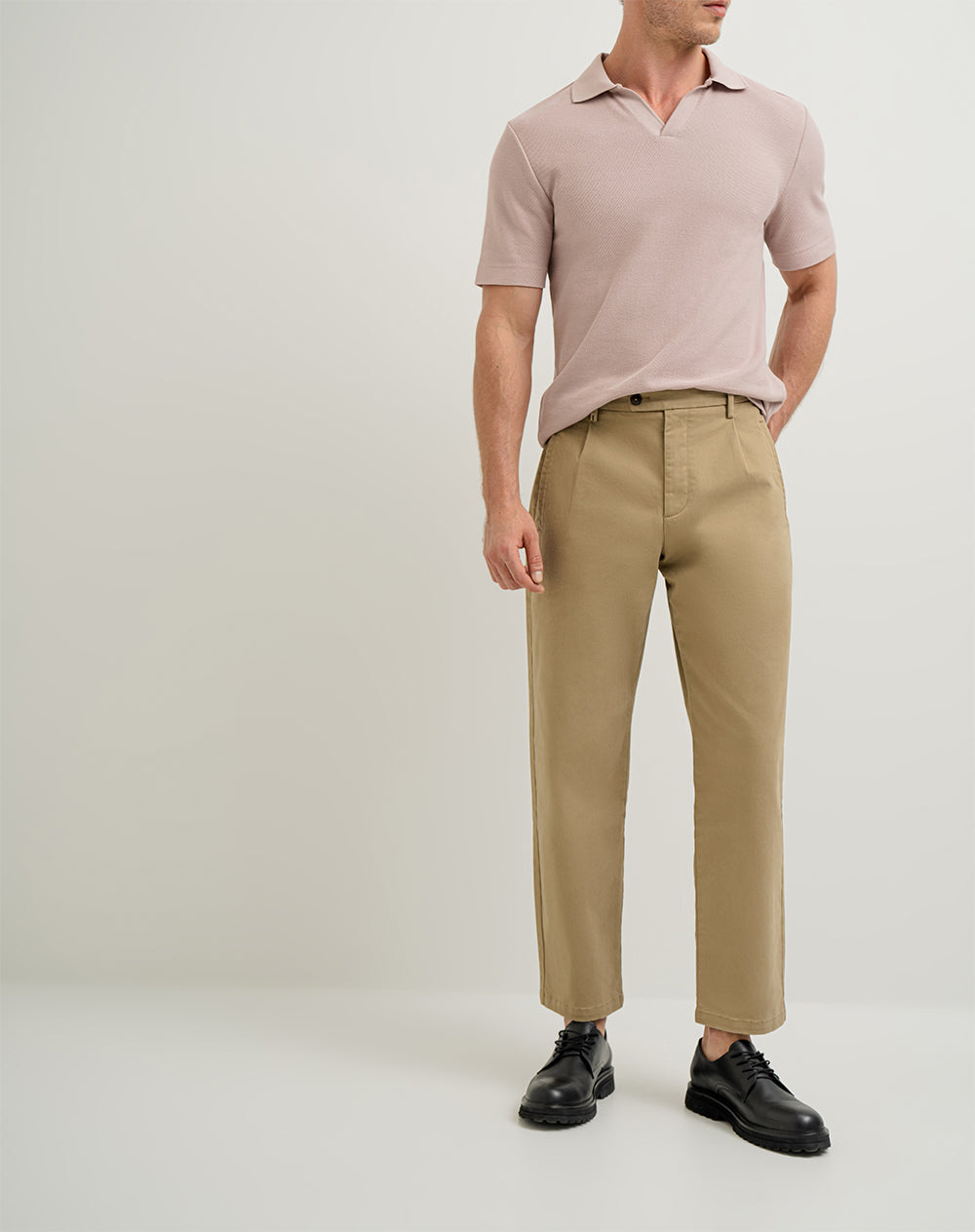 Pantalón chino regular café hombre