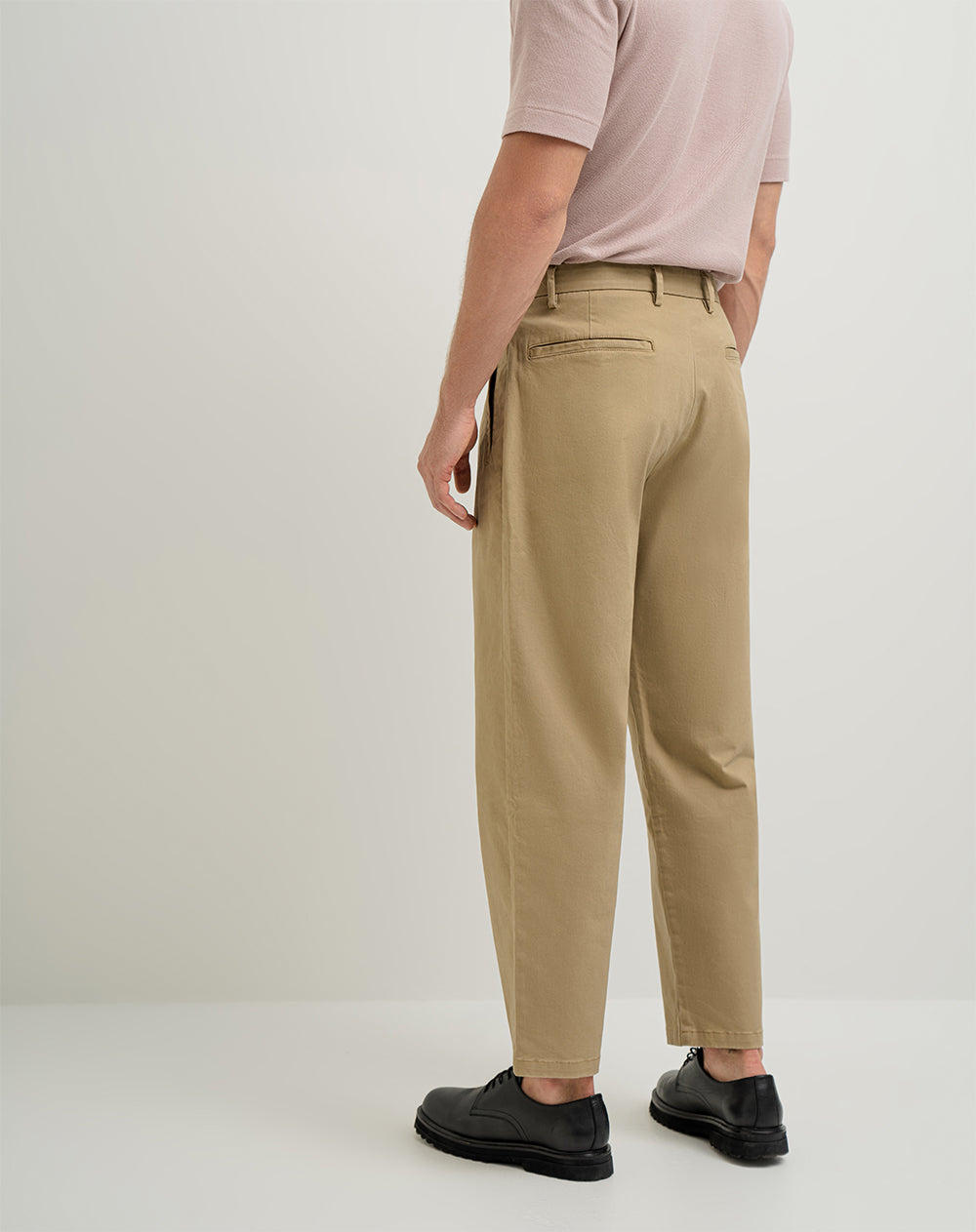 Pantalón chino regular café hombre