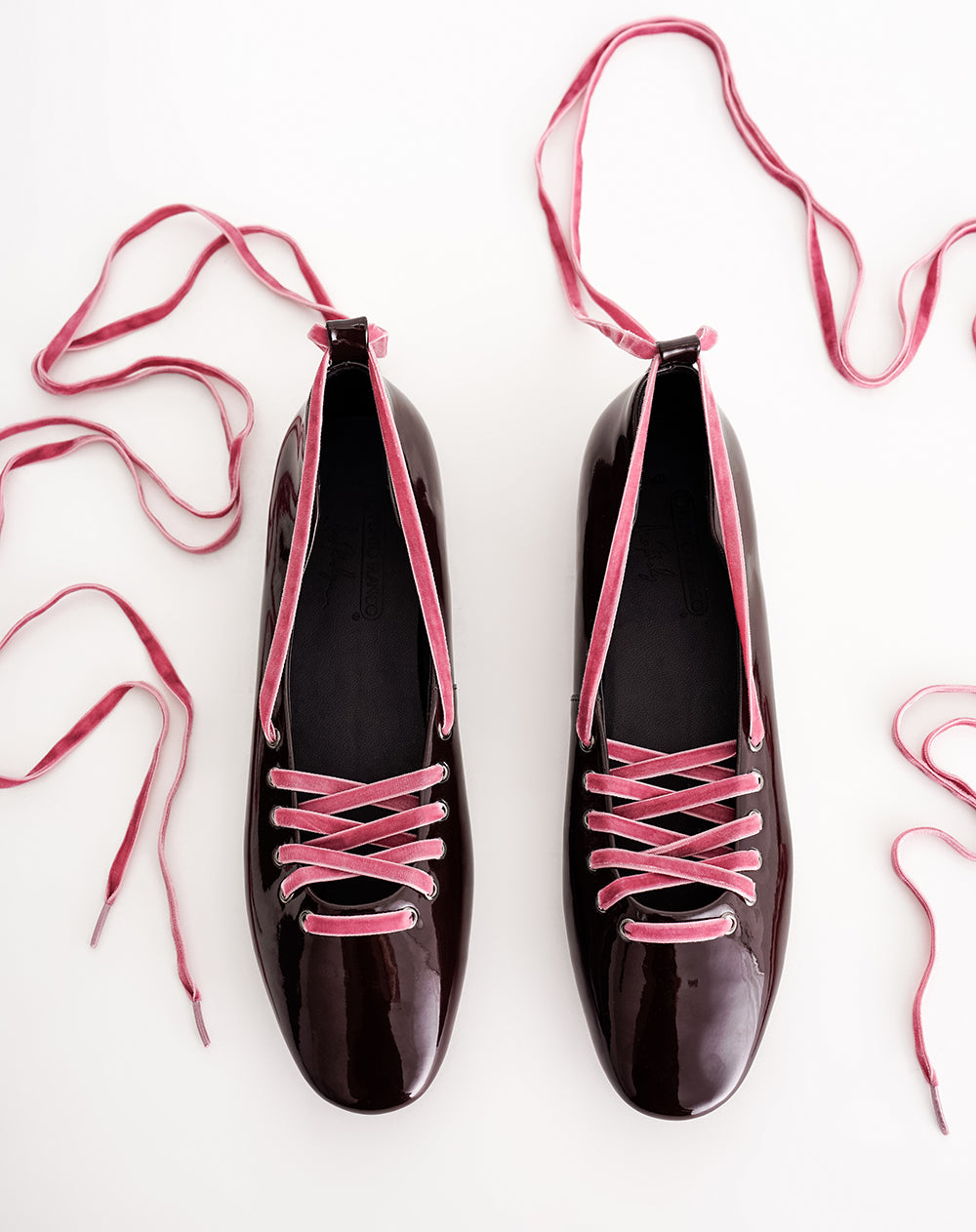 Bailarinas de charol con amarre vinotinto mujer