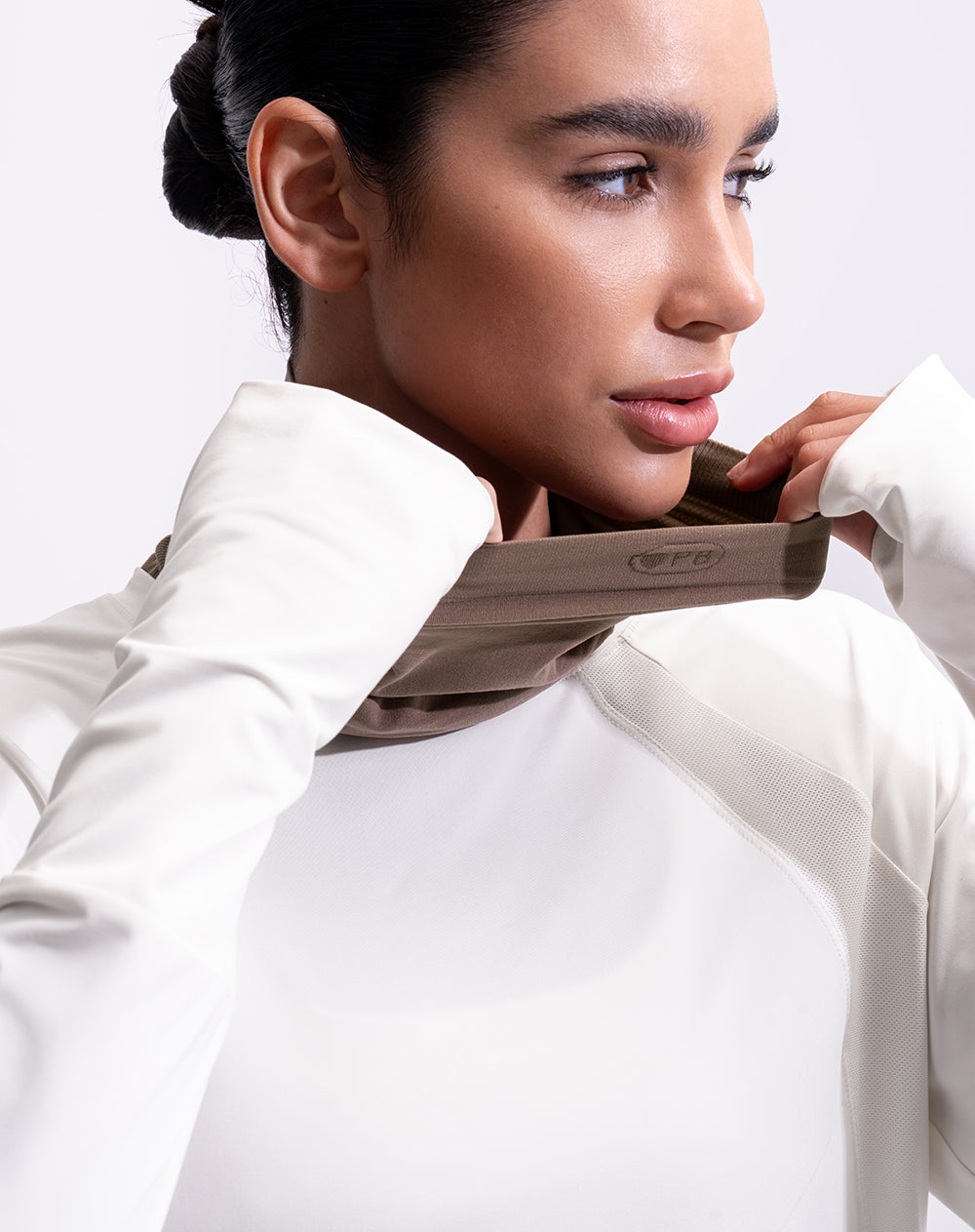 Cuello deportivo microfibra café unisex