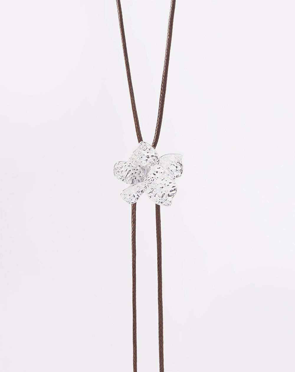 Collar plateado