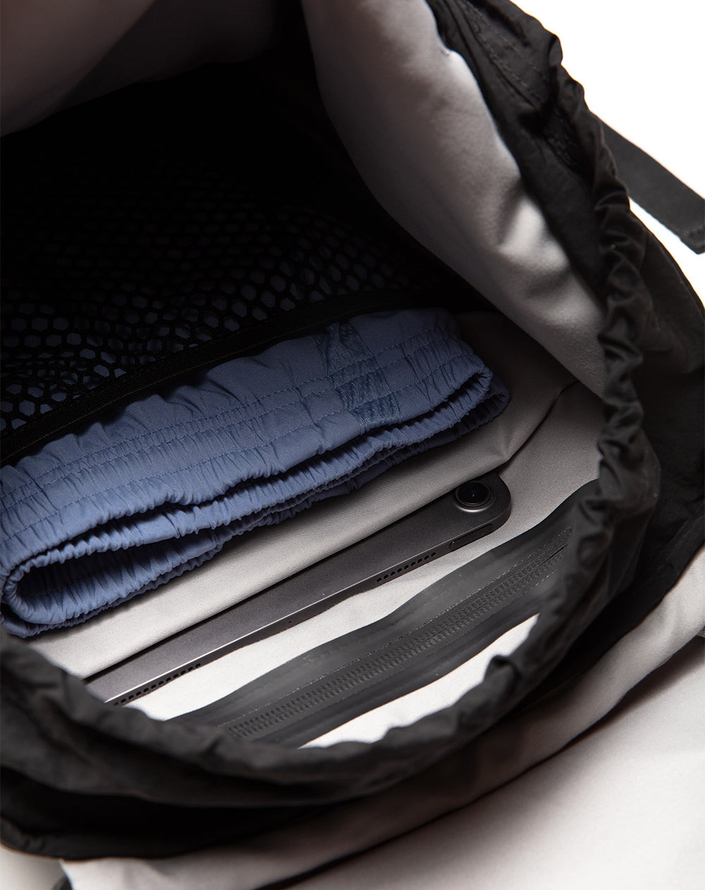 Morral unisex broche y tiras ajustables negro