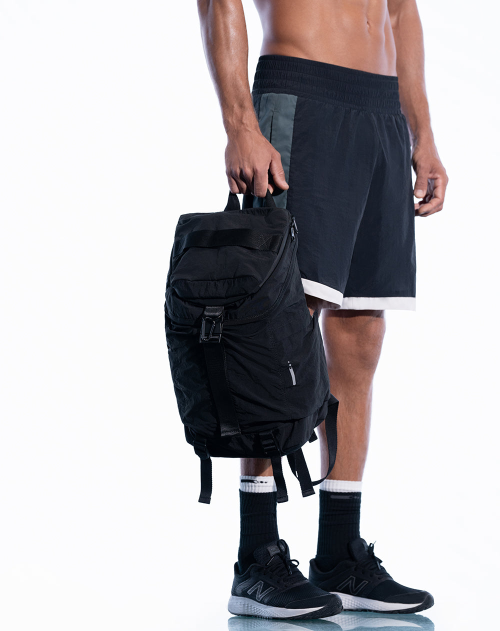 Morral unisex broche y tiras ajustables negro