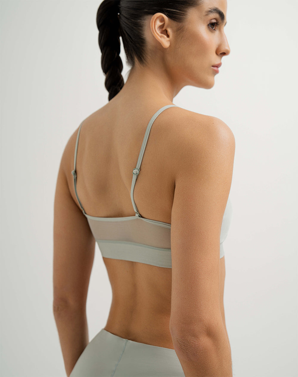 Top soporte medio pocas costuras y tull verde