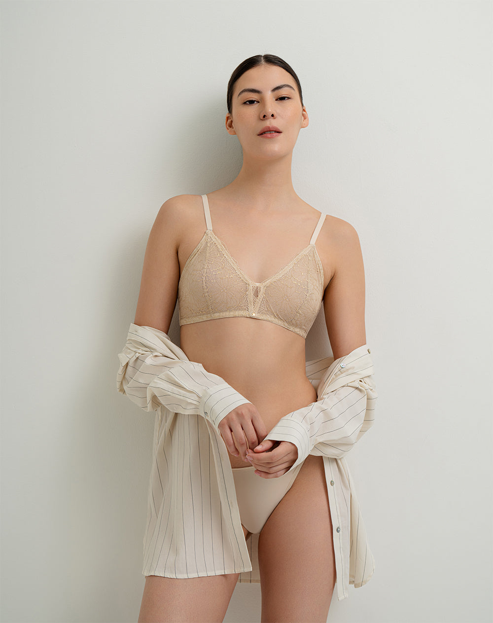 Top soporte bajo con encaje vainilla