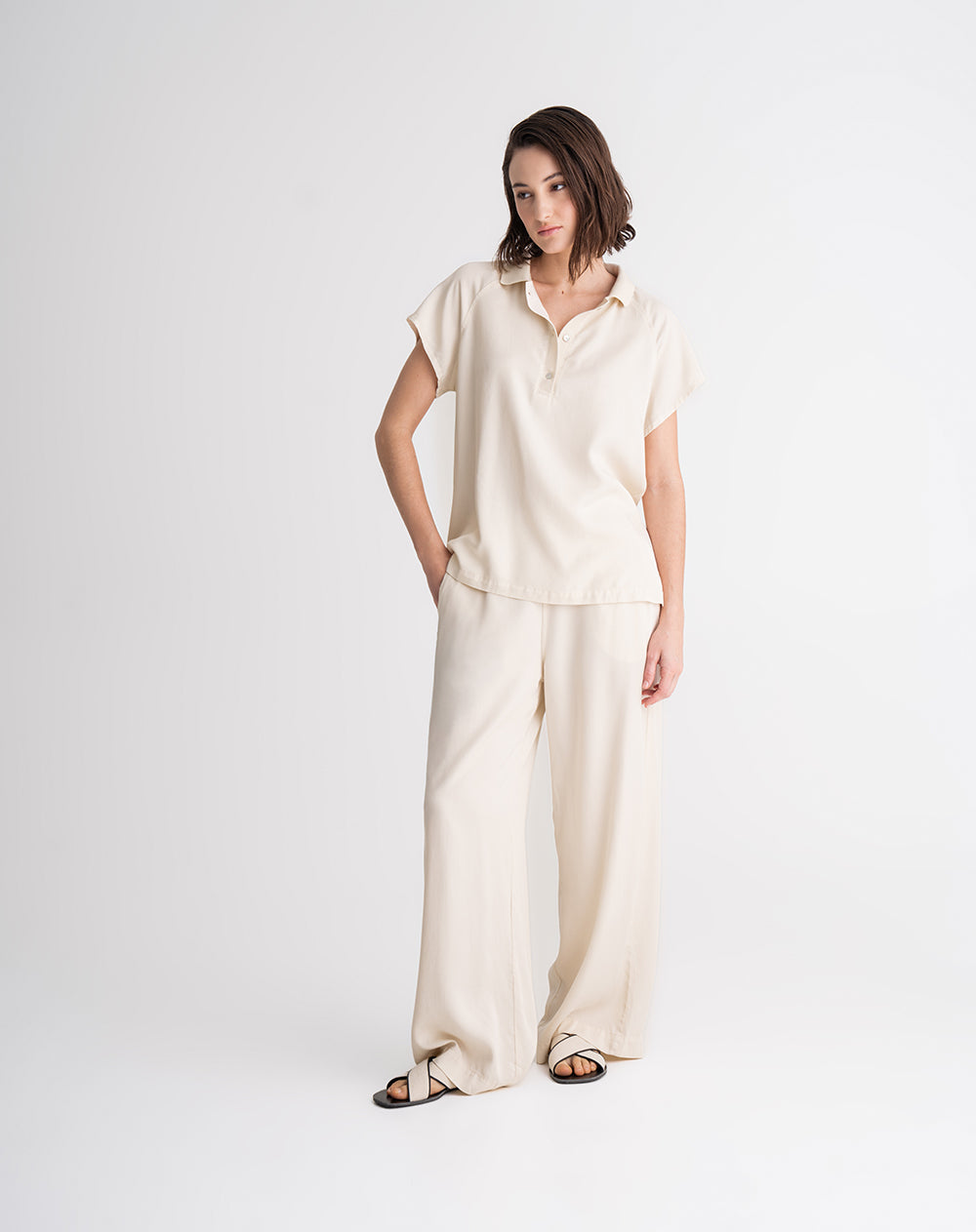 Pantalón relaxed fit tiro medio avena