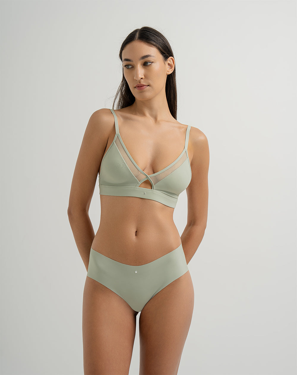 Panty cachetero microfibra invisible verde