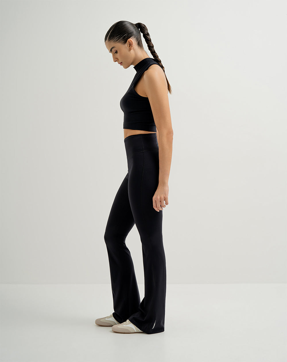 Crop top deportivo soporte alto control de humedad negro
