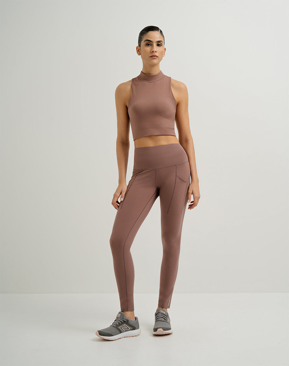 Crop top deportivo soporte alto control de humedad palo rosa