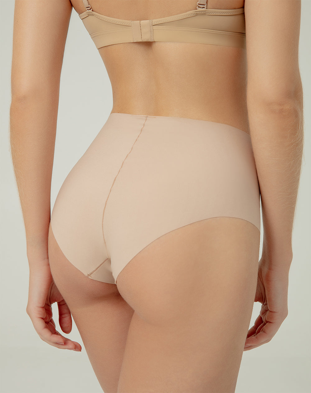 Panty cachetero clásico microfibra invisible café