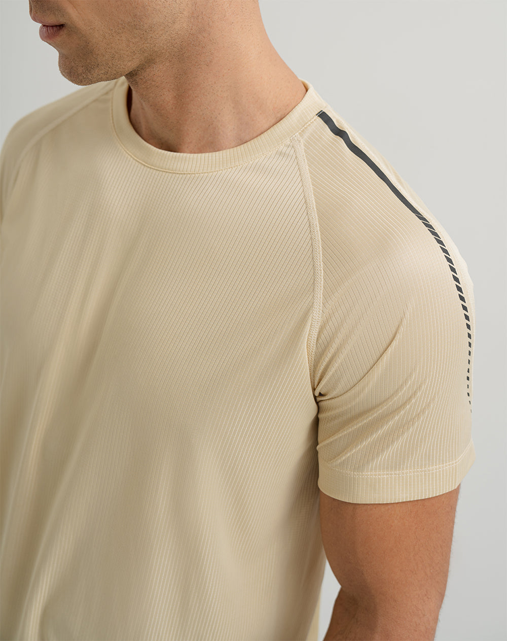 Camiseta deportiva hombre control humedad amarilla