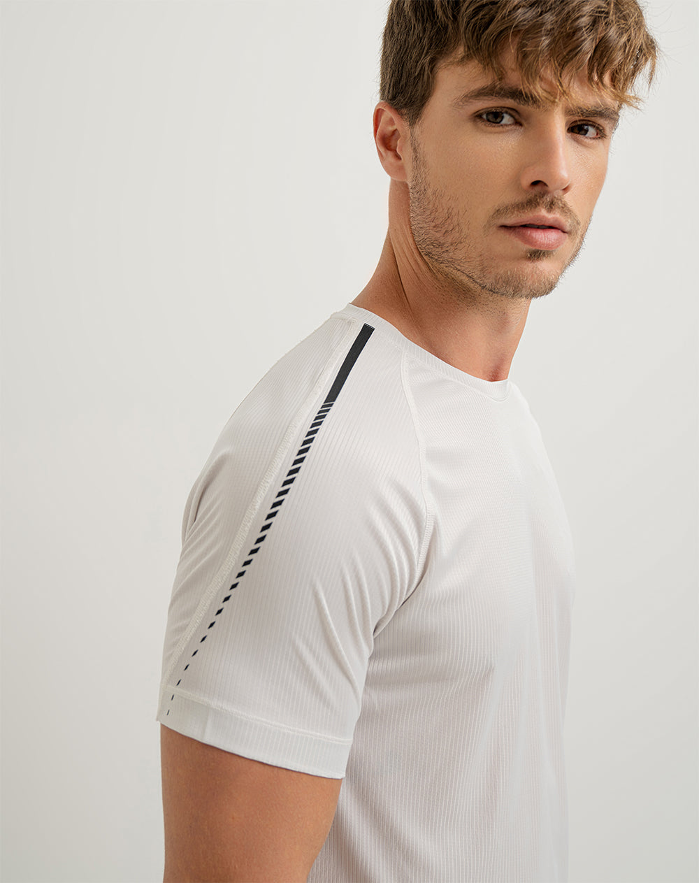 Camiseta deportiva hombre control humedad gris