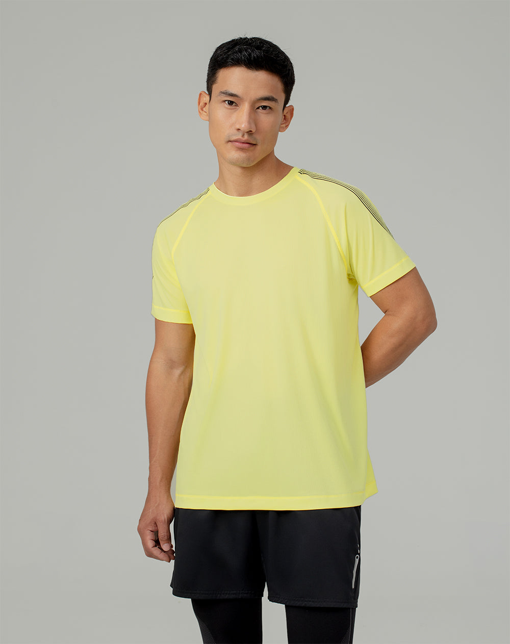 Camiseta deportiva hombre control humedad verde