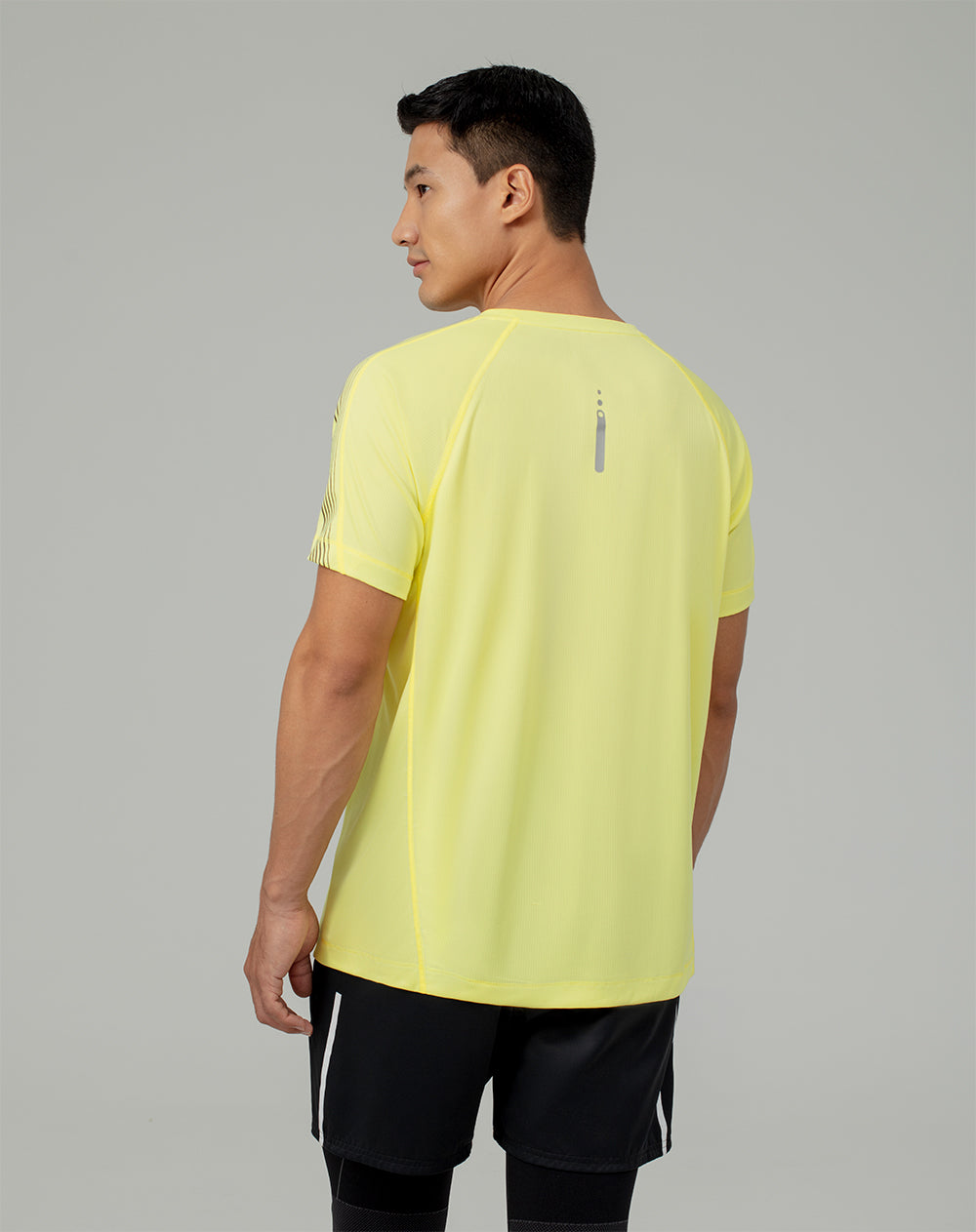 Camiseta deportiva hombre control humedad verde
