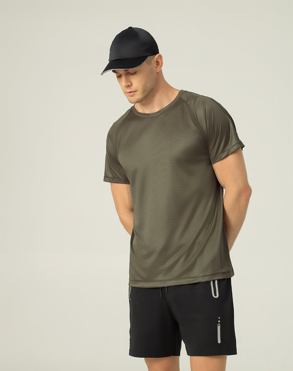Camiseta deportiva hombre control humedad verde militar
