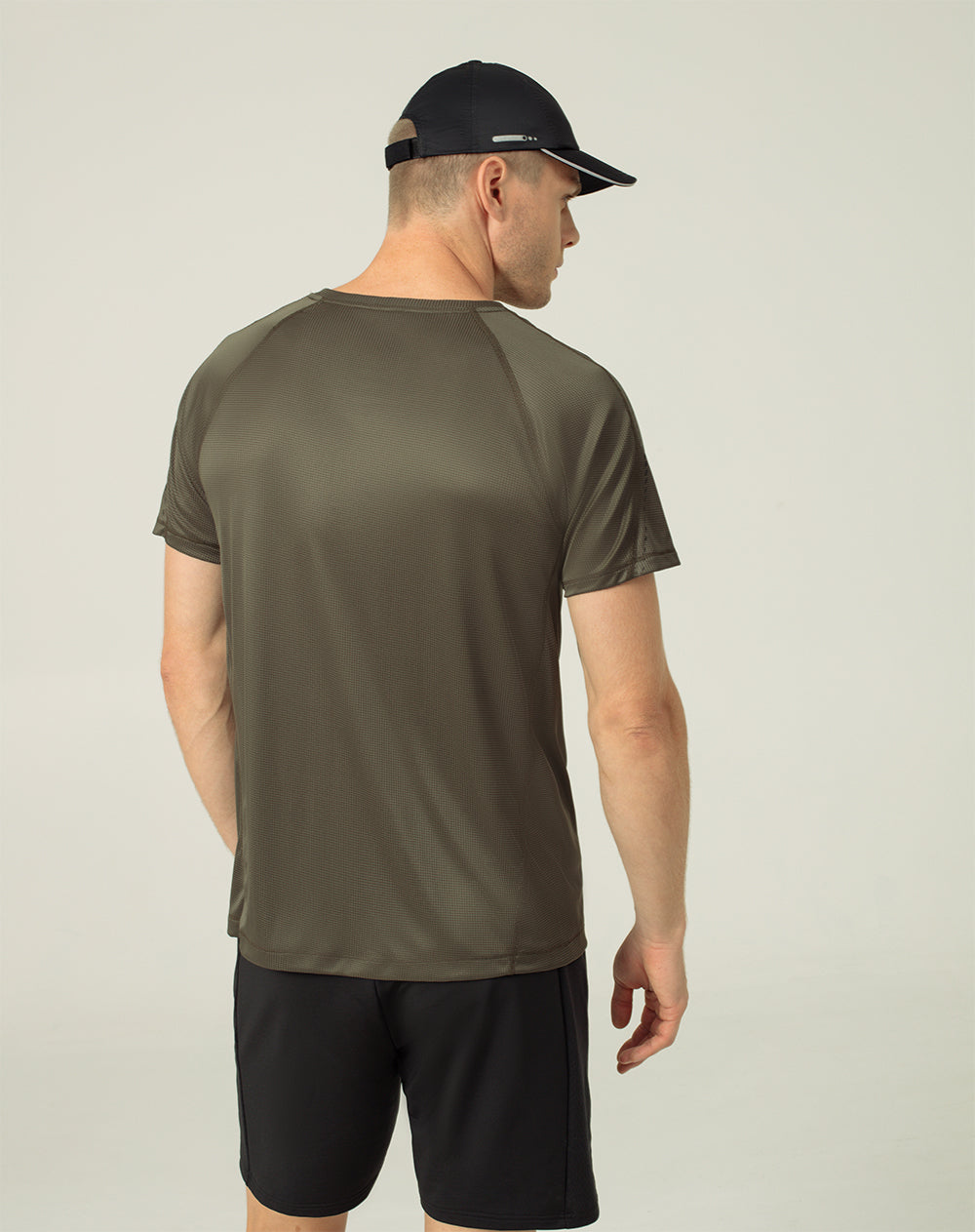 Camiseta deportiva hombre control humedad verde militar