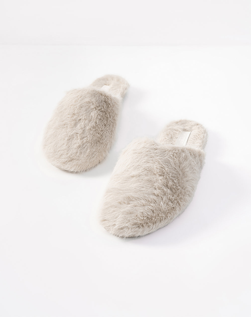 Pantuflas peluche arena mujer