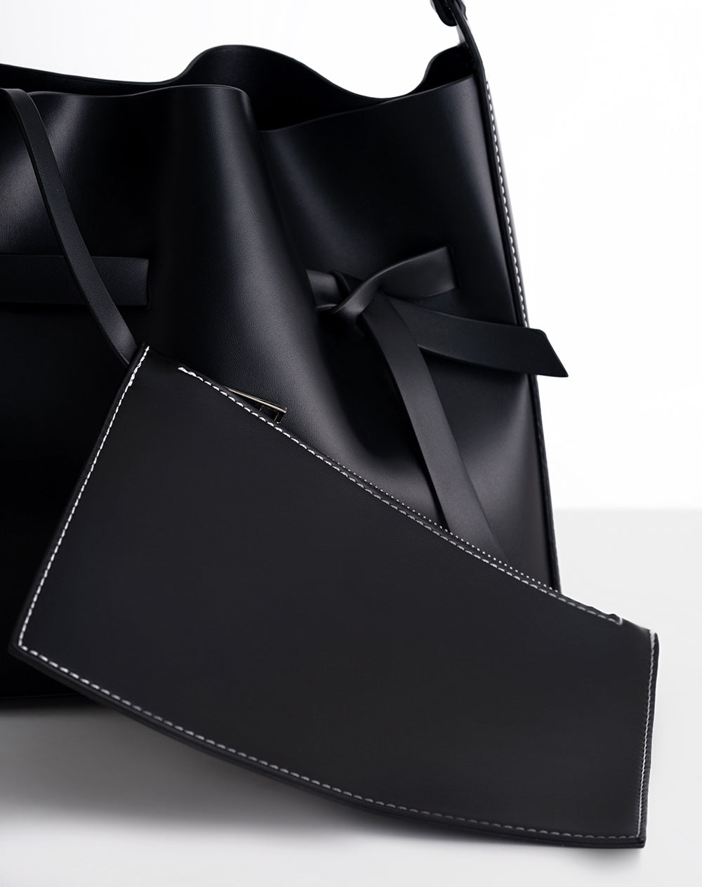 Bolso hobo estructurado mediano negro mujer