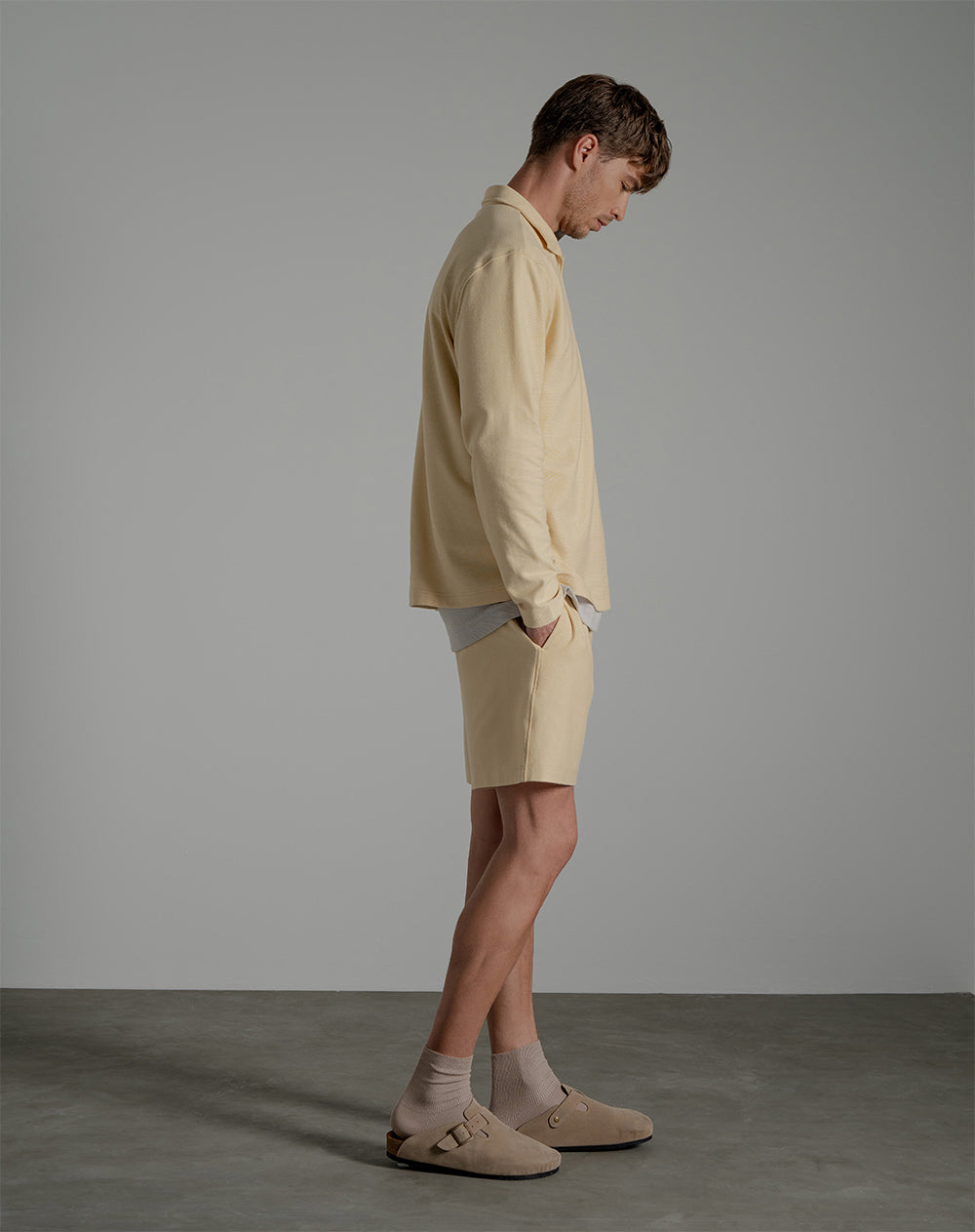 Bermuda algodón regular amarilla hombre