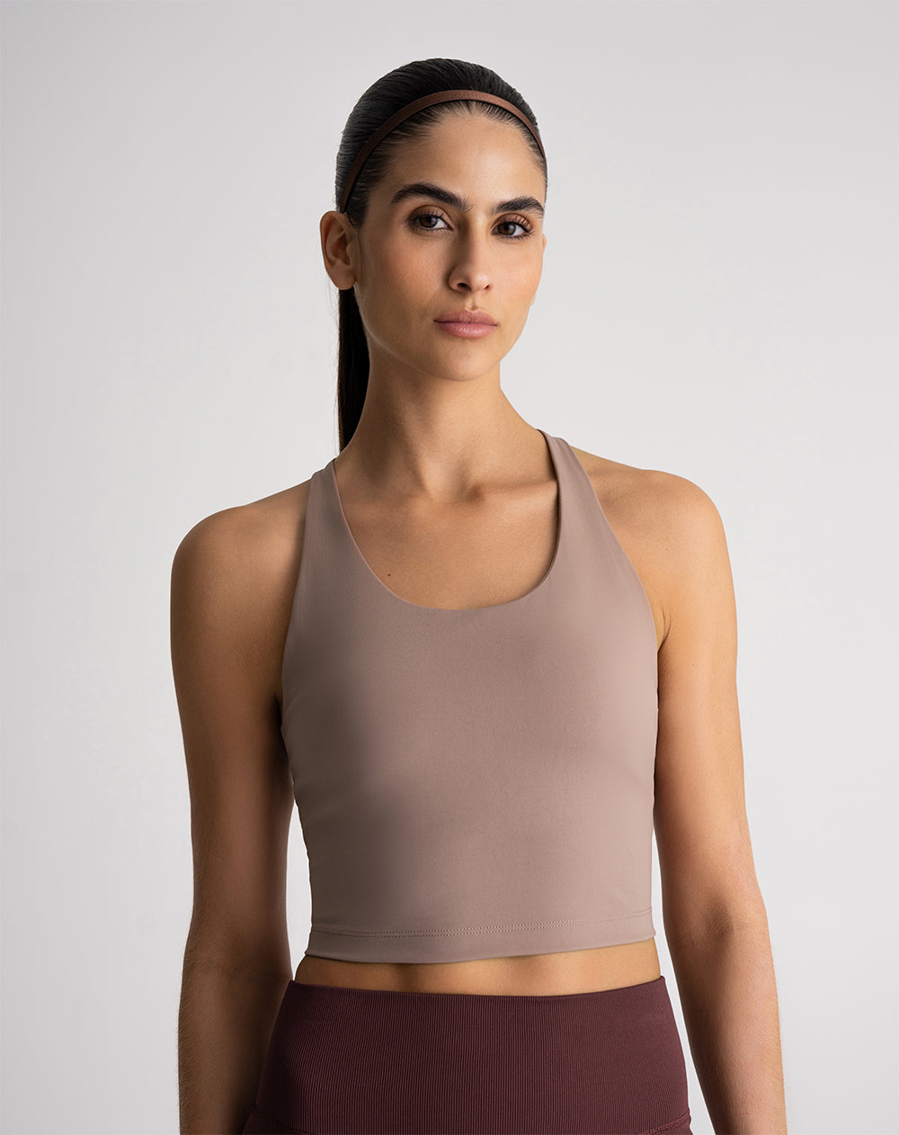 Top deportivo soporte medio control humedad café