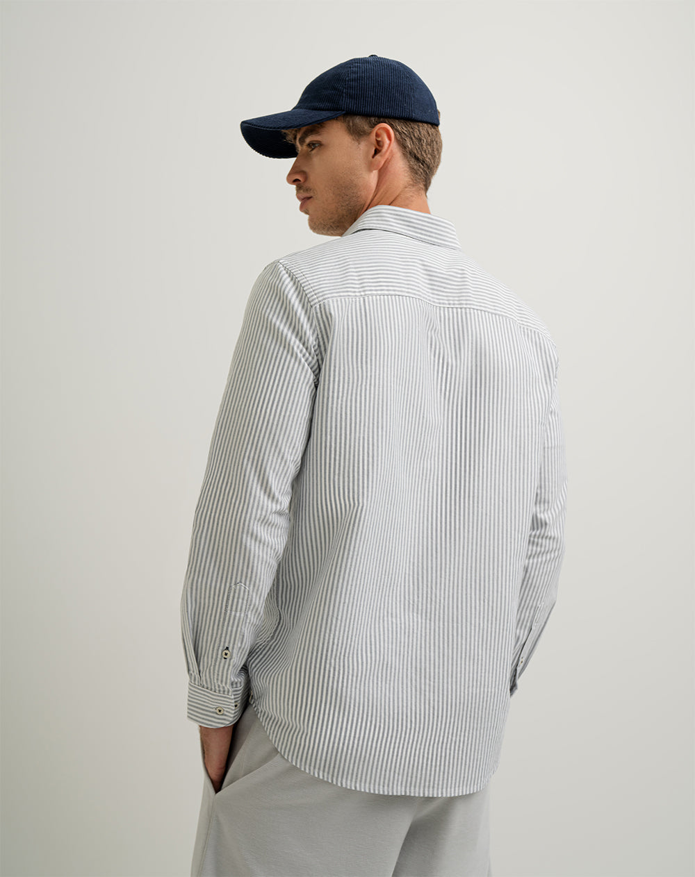 Camisa manga larga regular algodón oxford gris hombre