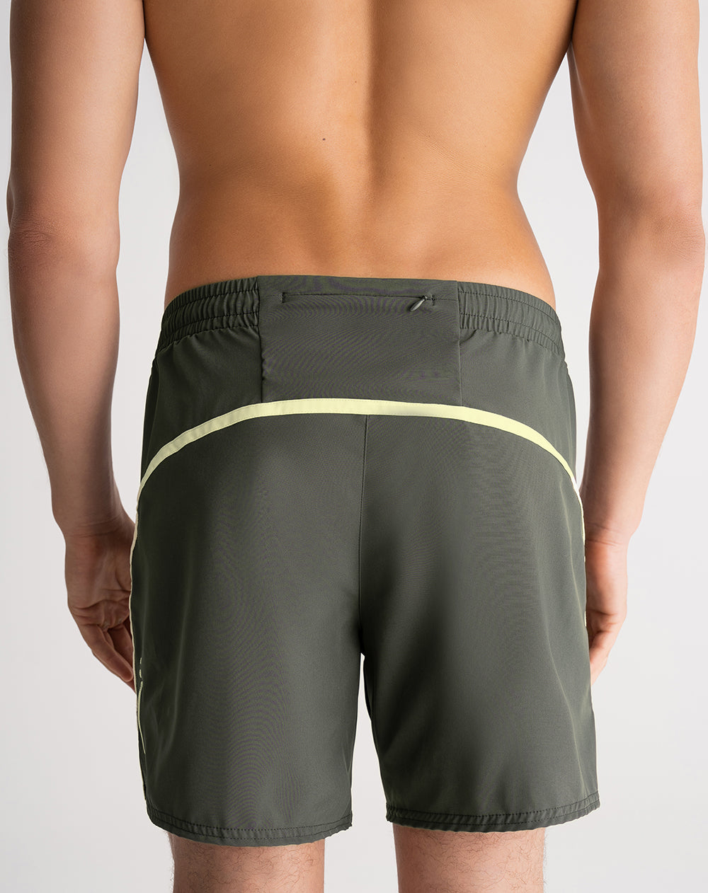Pantaloneta deportiva secado rápido verde hombre