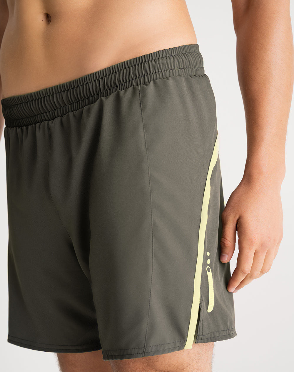 Pantaloneta deportiva secado rápido verde hombre