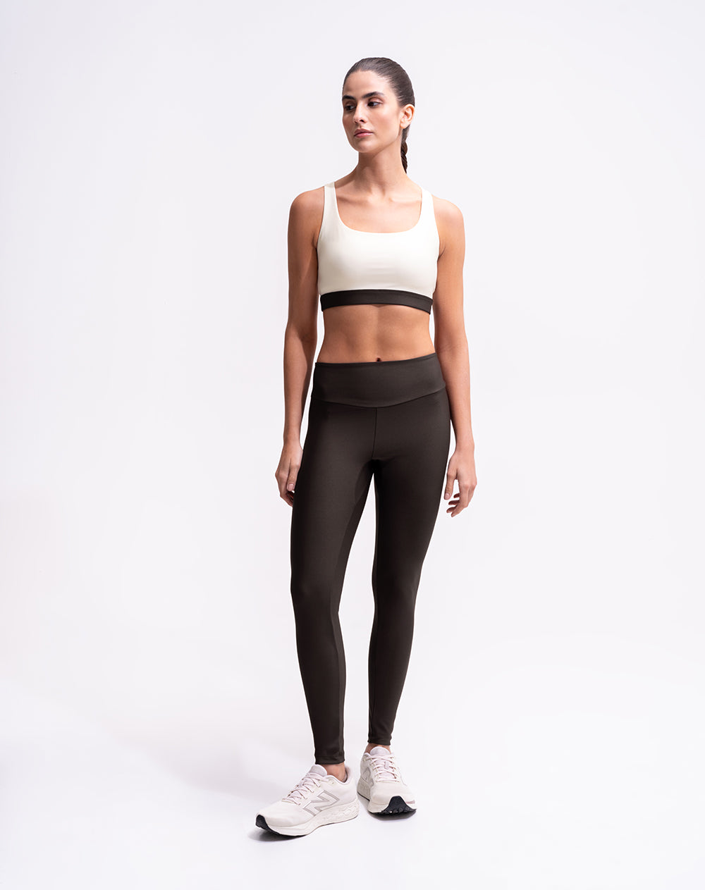 Legging deportivo tiro alto control humedad café mujer