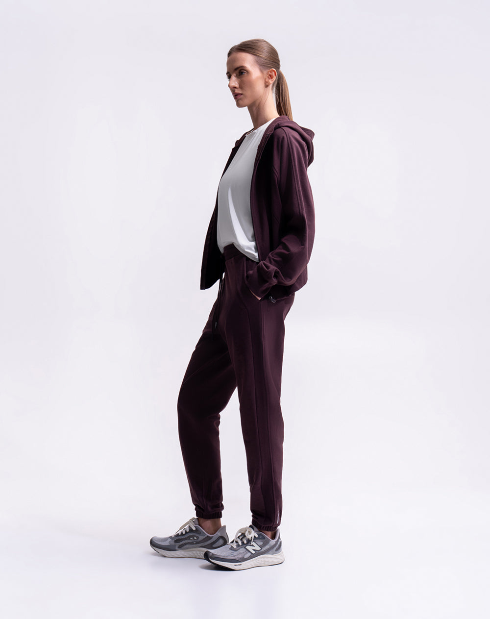 Jogger tiro medio algodón vinotinto mujer