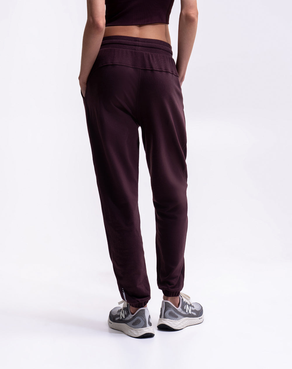 Jogger tiro medio algodón vinotinto mujer