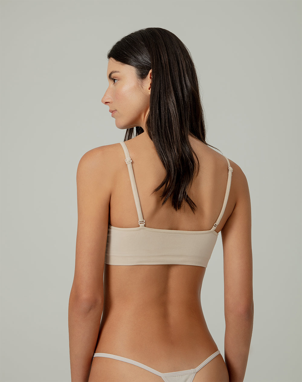 Top soporte bajo pocas costuras y copas removibles habano