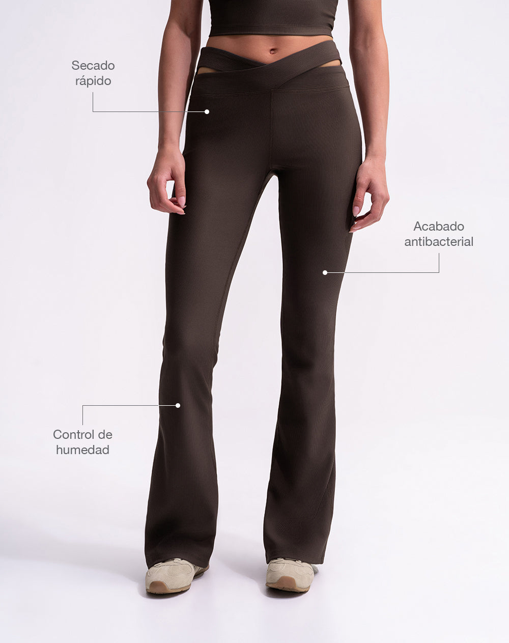 Pantalón deportivo control humedad café mujer