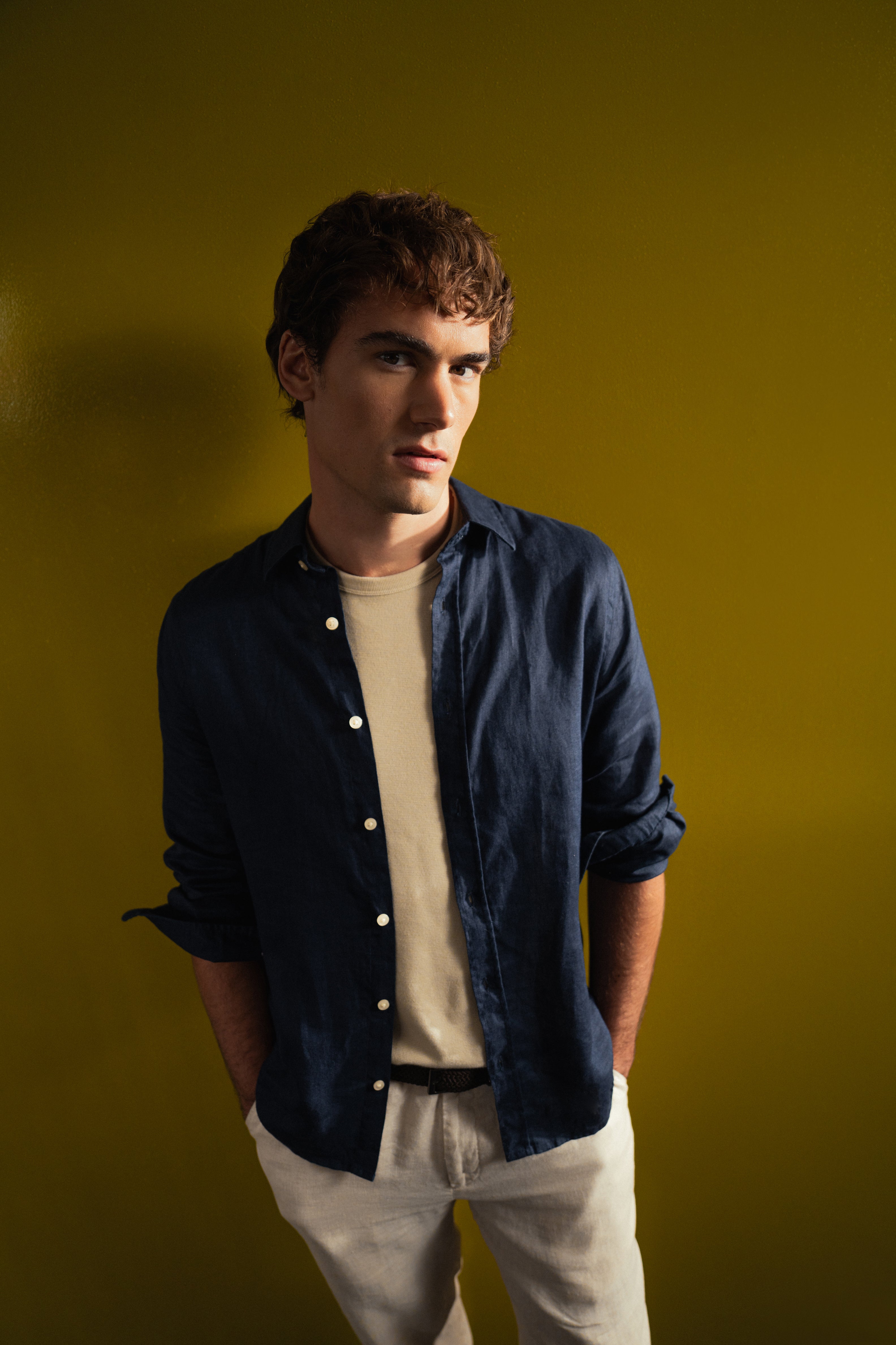 Camisa manga larga regular lino azul hombre