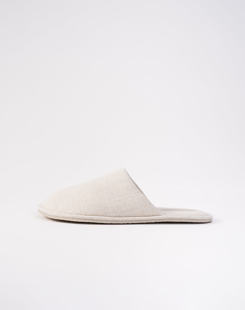 Pantufla tipo mule beige hombre