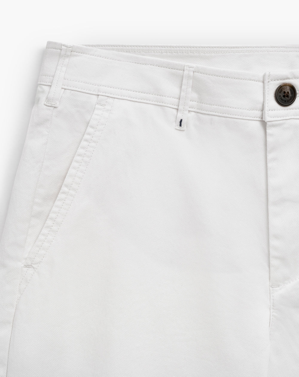 Bermuda semi ajustada blanca hombre
