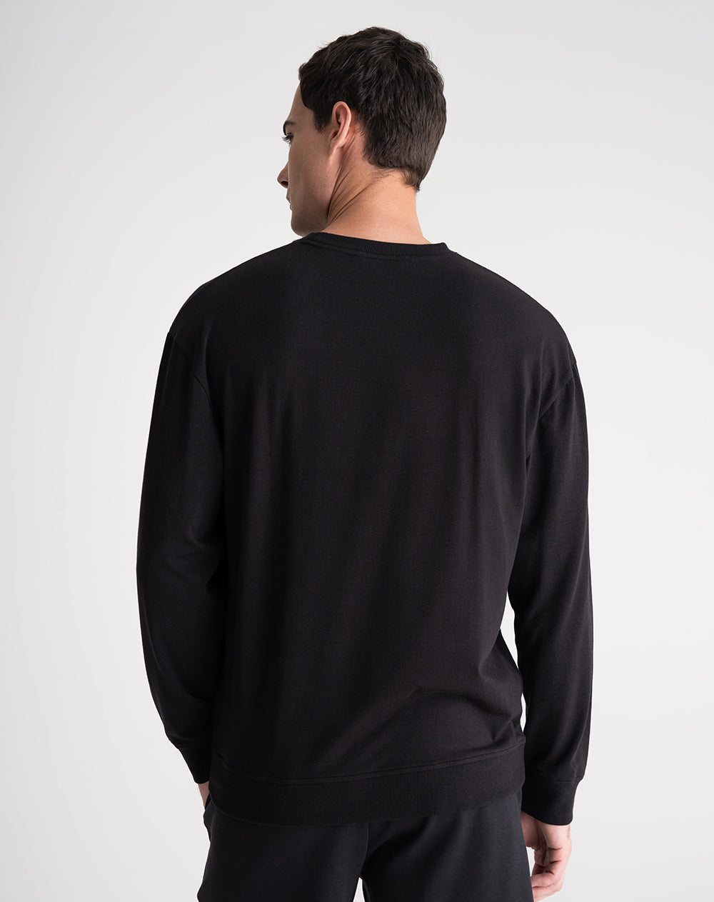 Buzo regular negro hombre