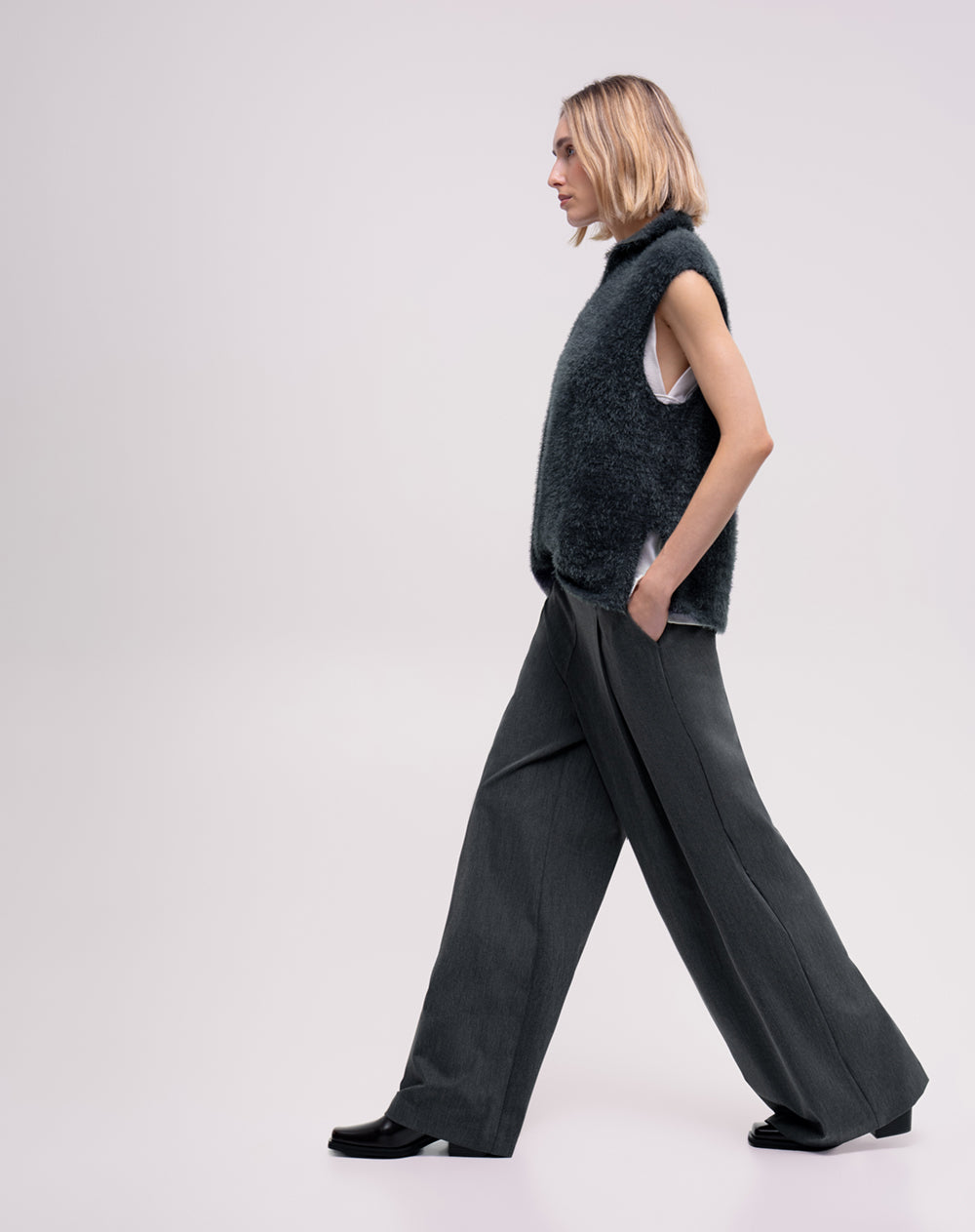 Pantalón regular tiro alto gris mujer