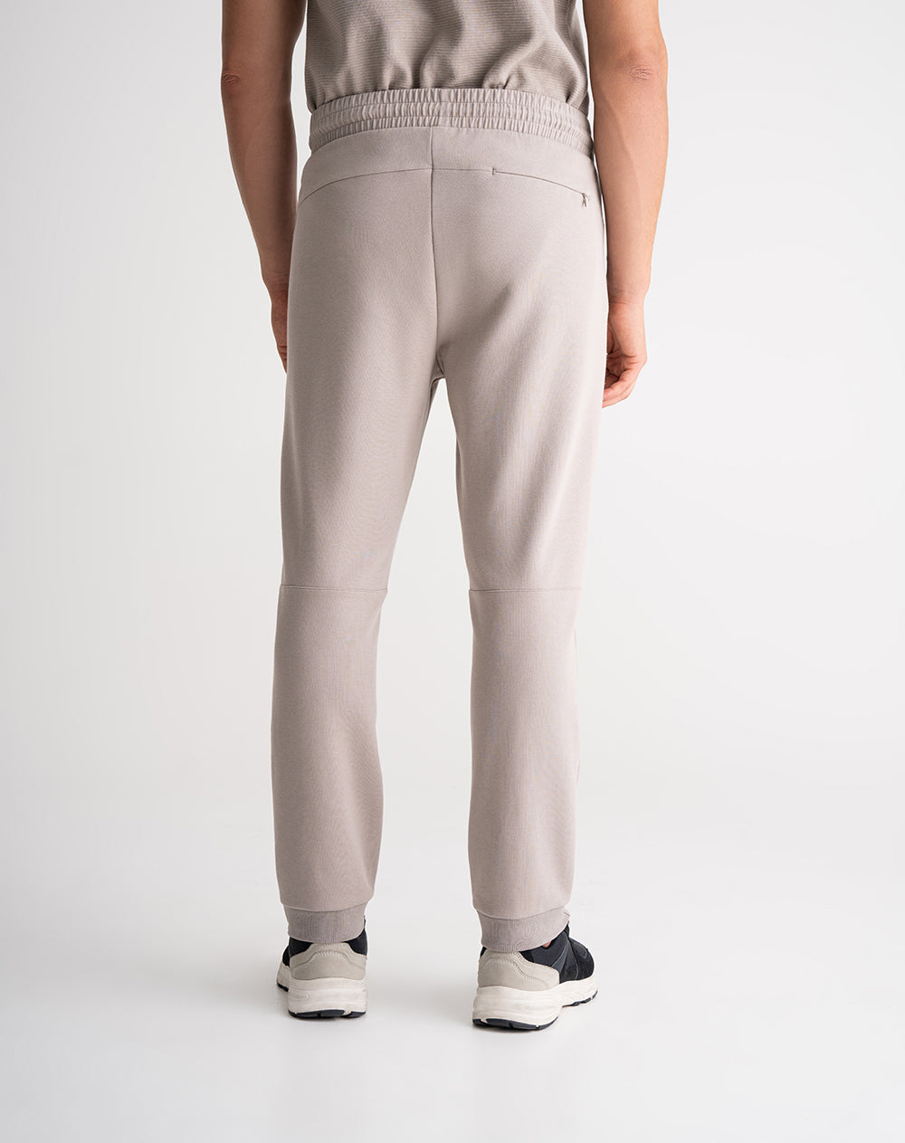Jogger regular tacto suave taupe hombre